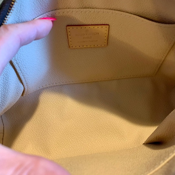 Louis Vuitton Cosmetic Bag GM - Picture 8 of 16